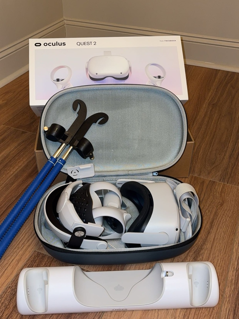 Oculus Quest 2 Headset with Comfort Pad and Controllers-original box and parts - Picture 2 of 8